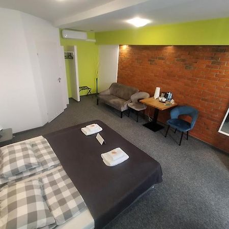 Rj Hotel Pabianice Eksteriør billede