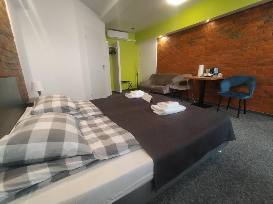 Rj Hotel Pabianice Eksteriør billede