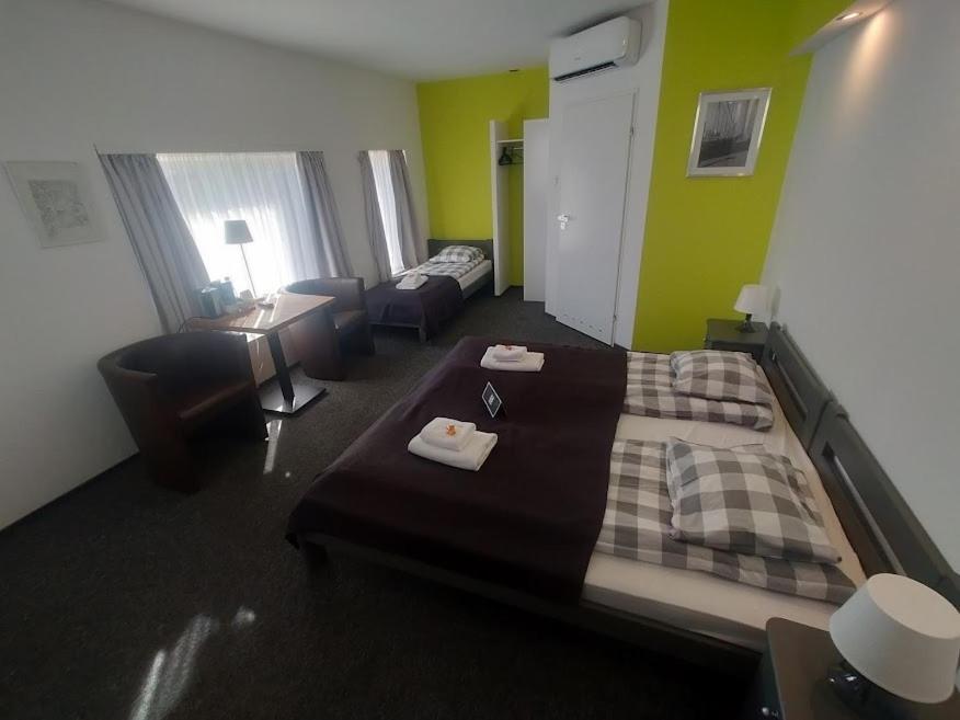 Rj Hotel Pabianice Eksteriør billede
