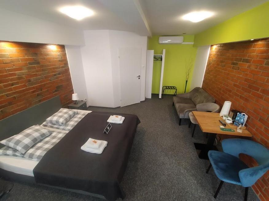 Rj Hotel Pabianice Eksteriør billede