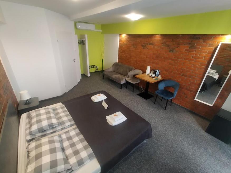 Rj Hotel Pabianice Eksteriør billede