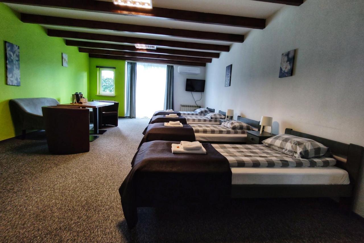 Rj Hotel Pabianice Eksteriør billede